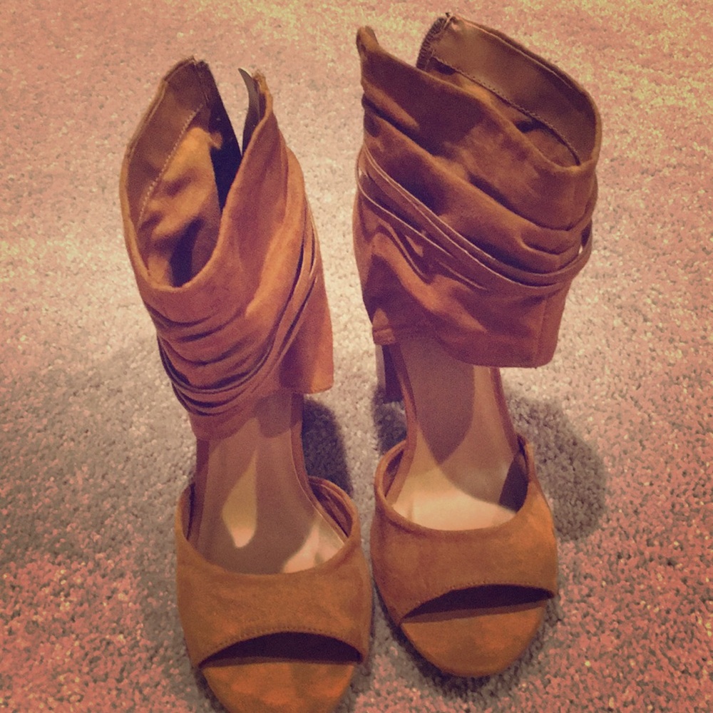 Block heel slouch pumps brown size 9